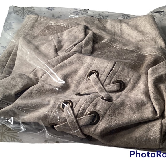 AURELLA Pocket Faux Suede Shorts in Sand Size 4 #D228653116122 - Picture 3 of 6